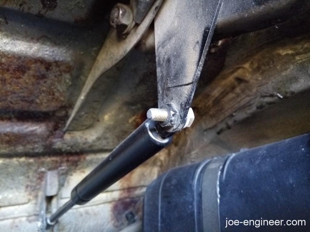 Porsche 911 Decklid Shocks